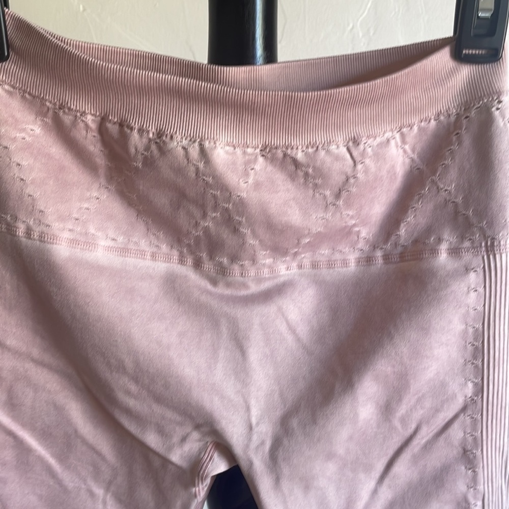 Fabletics- Seamless Solid Capri Xs Washed Roseblo… - image 3